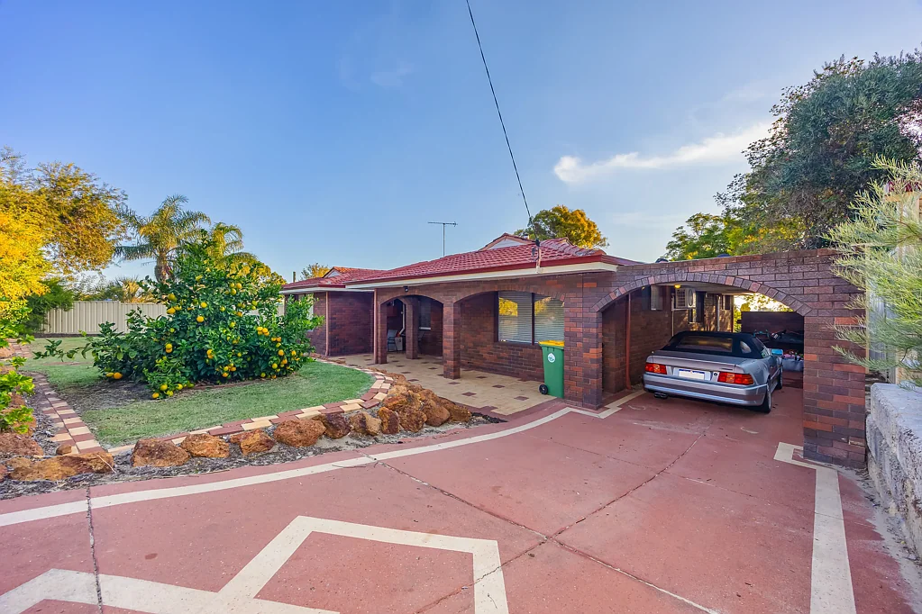 Kelmscott 4 Bedroom LOVELY LIVING IN CLIFTON HILLS