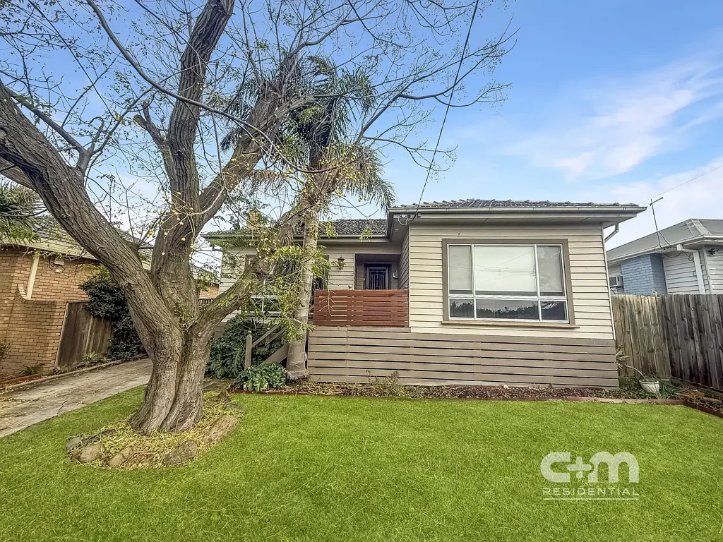 Delightful 4-Bedroom, 2-Bathroom Family Residence