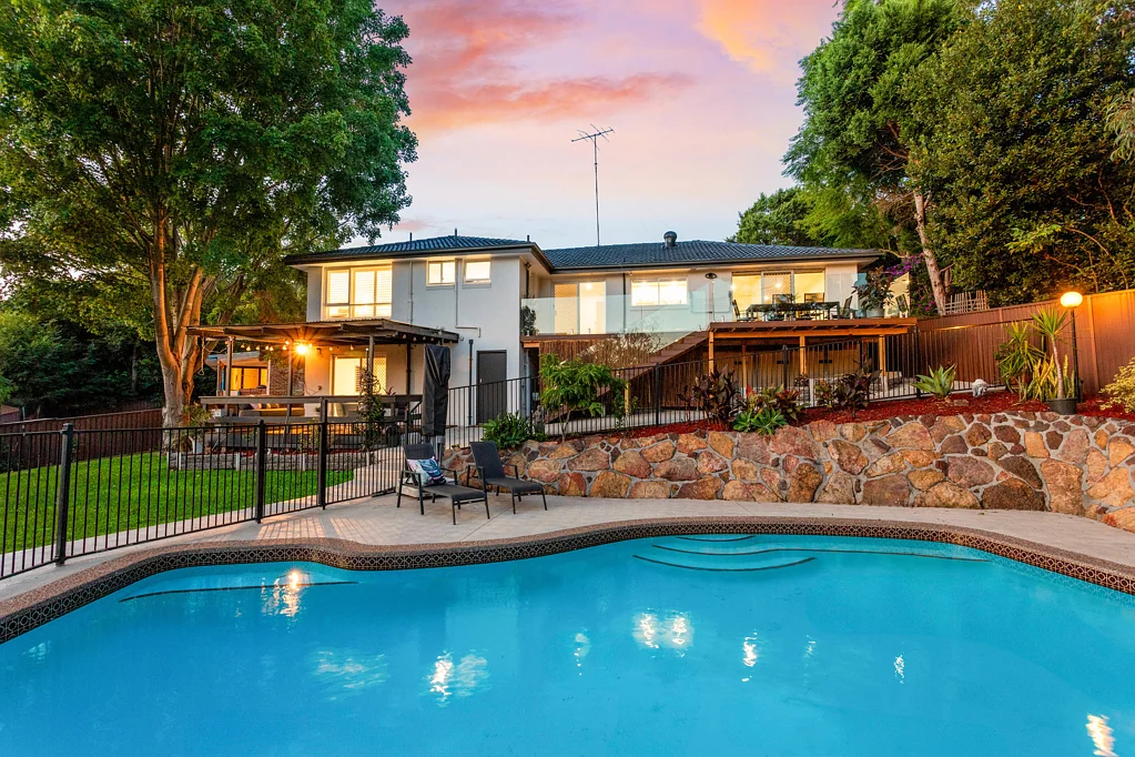 Elegant family retreat with Solar Power System!