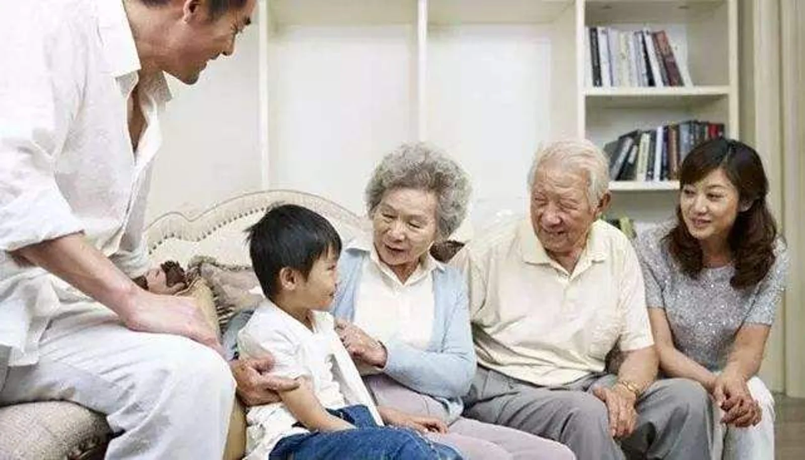 心碎!2万父母团聚移民名额11分钟被抢空,有人嚎啕大哭!
