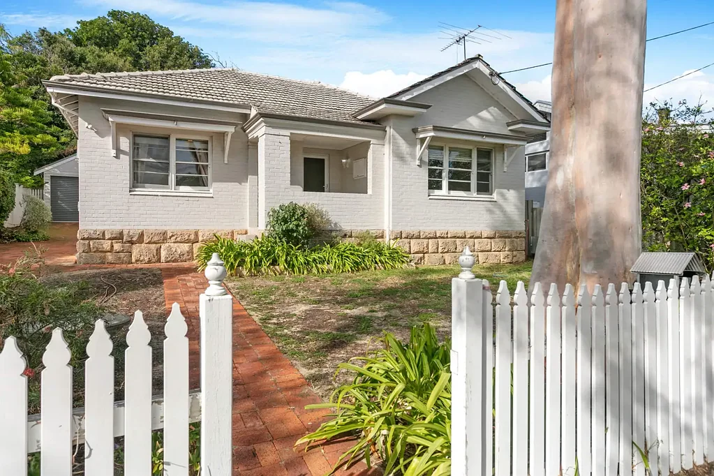 IDEAL HOME IN A GREAT LOCATION!! 4 - 5 MONTH LEASE ONLY!!