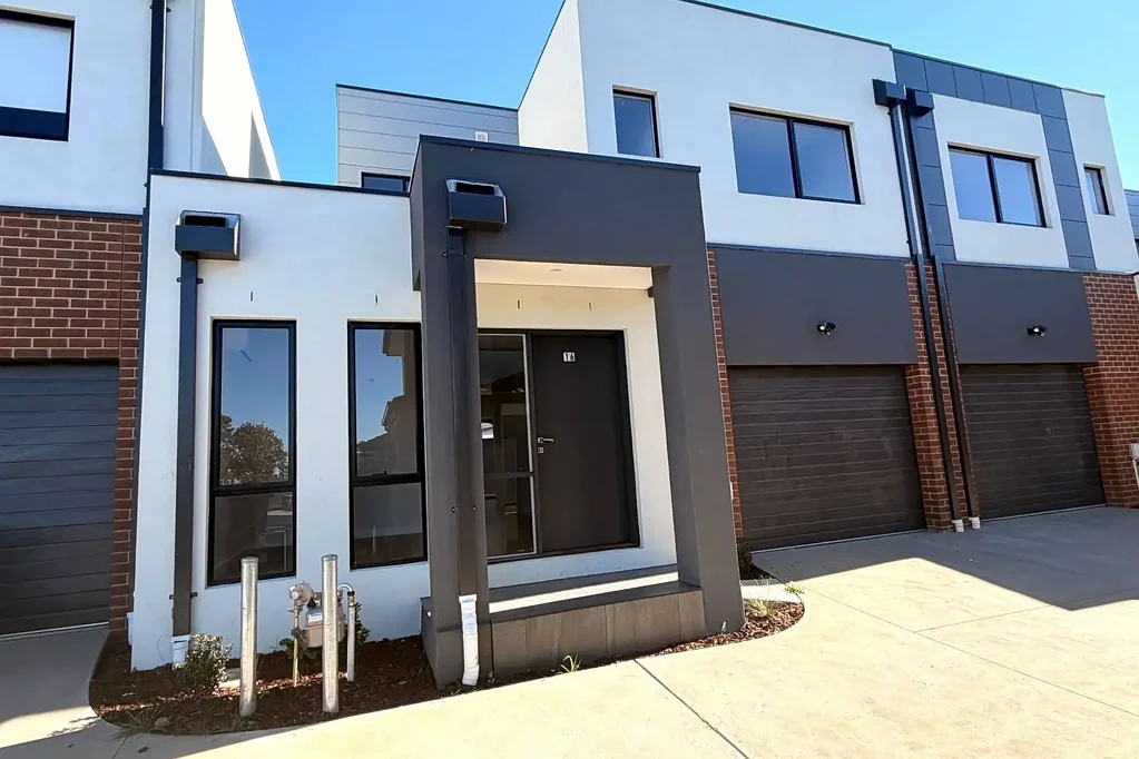 BRAND NEW 2 BEDROOM 2 BATHROOM TOWNHOUSE IN HALLAM!