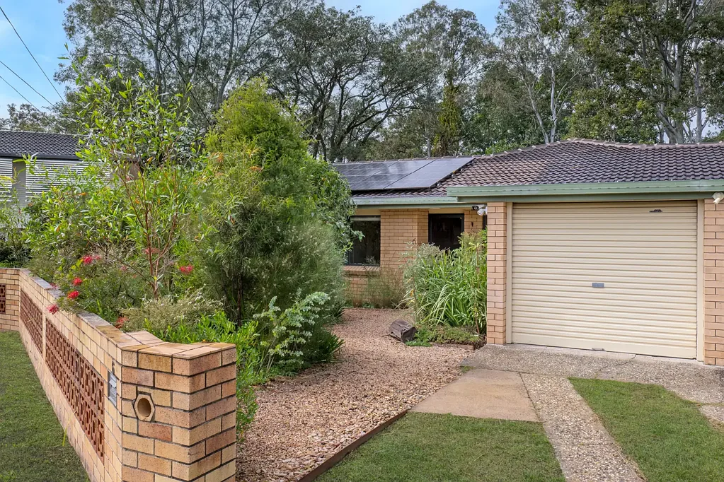 Keperra 4 Slaapkamer Private, Lowset Living Overlooking Parkland