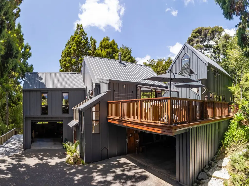 Paihia 4Moenga Live - Earn - Escape!