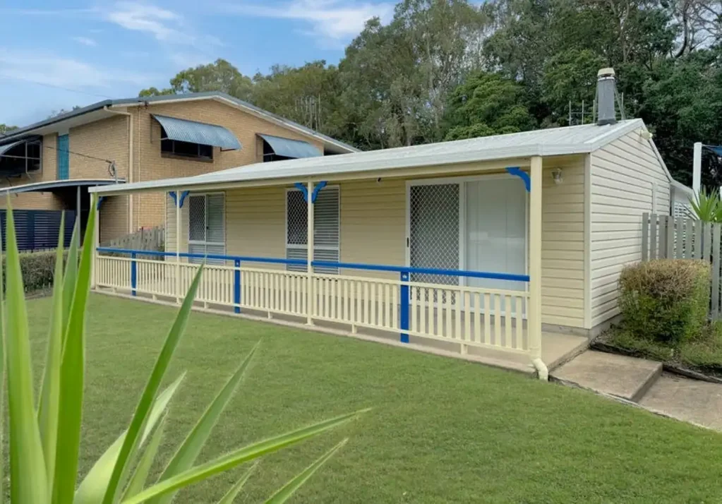 🌴 Beachside Living with Direct Access – Fully Furnished Coastal Retreat 🌊