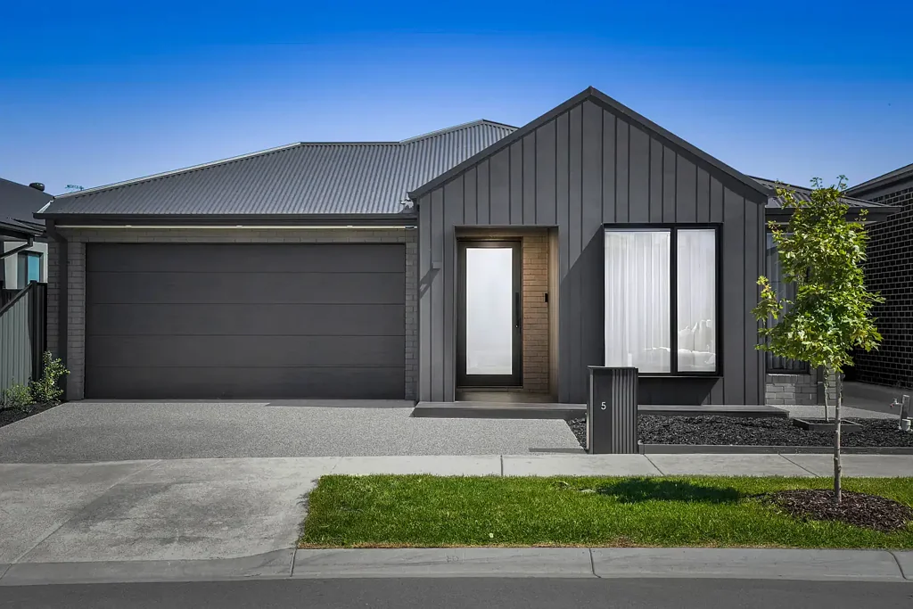 5 Callicoma Street, Mickleham, VIC 3064