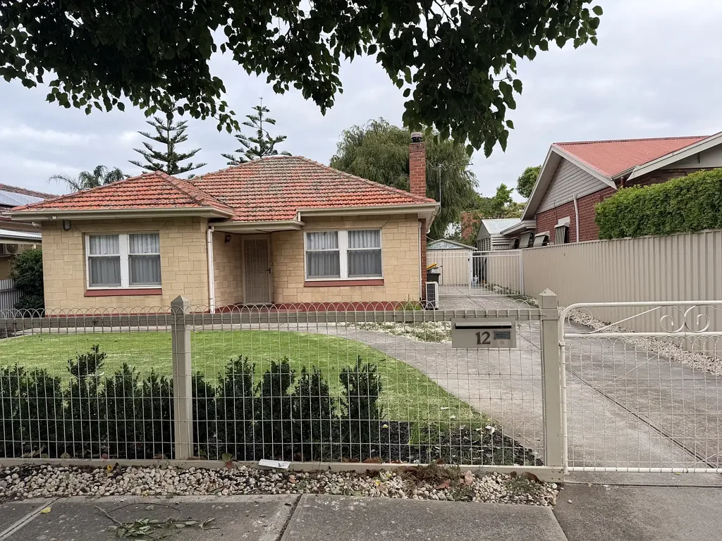 HOMELY, HARMONIOUS HOME ON HAWSON