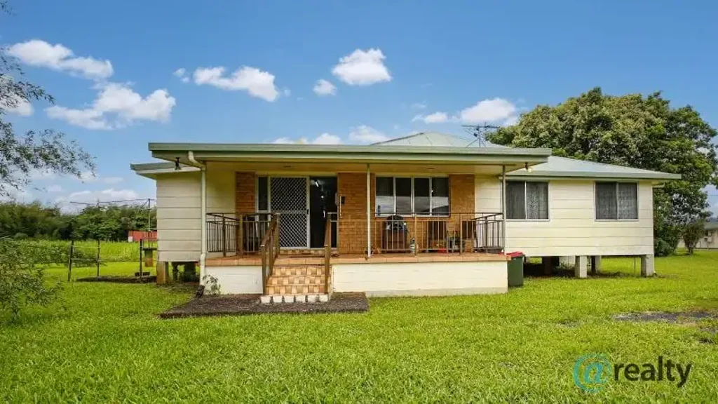 South Johnstone 3 Bedroom OFFERS OVER $450,000 - QUEENSLANDER 2 Acres + 20x20 mtr Large Shed + River Views!
