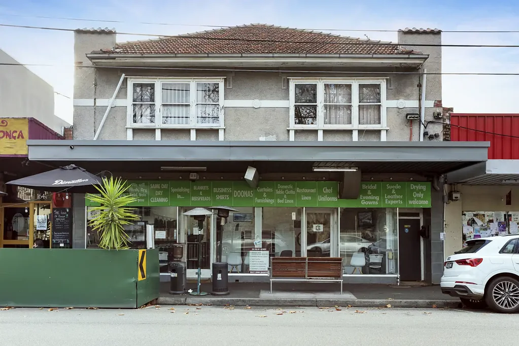 Elwood 5房 Elwood核心地段 混合用途物业 稳定租金收入 独立住宅空间 步行生活便利 蓝筹滨水资产 Prime Mixed-Use Investment with Secure Long-Term Income