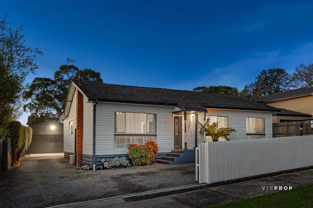 Ferntree Gully 5ਬੈੱਡਰੂਮ Traditional Charm Meets Versatile Family Living on Over 1100m2!!