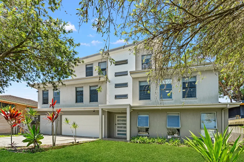 Labrador 6房  Triple Level 6 bed, 3 bath Architecturally Designed Sanctuary
