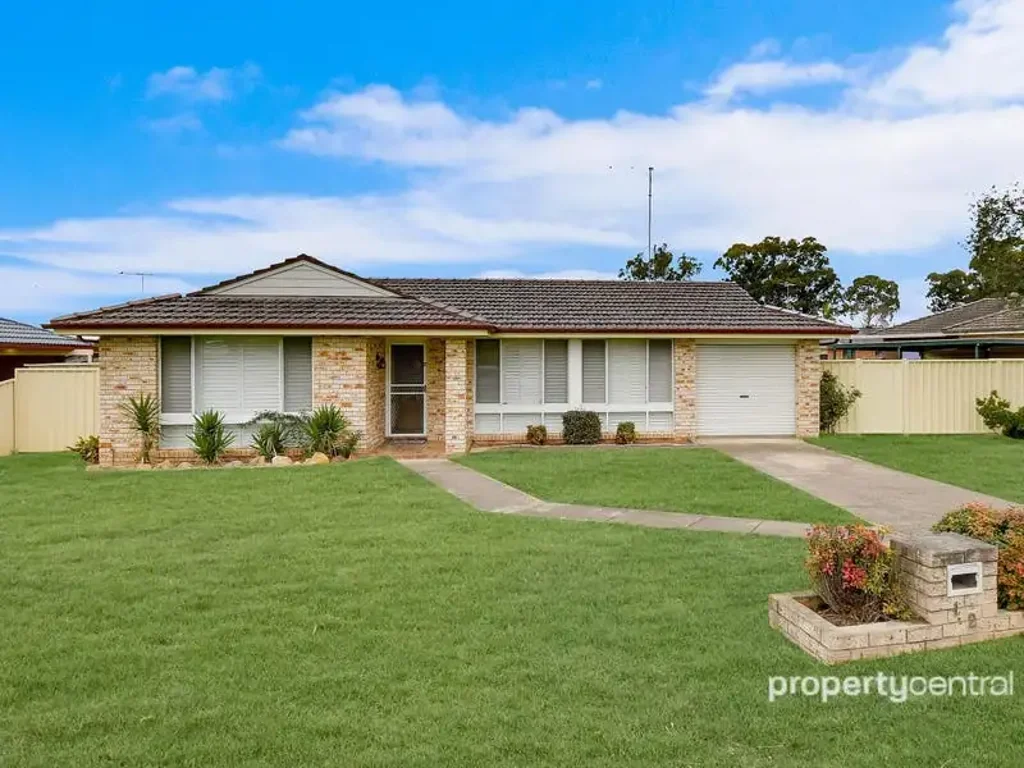 WELL PRESENTED FAMILY HOME LOCATED IN A WHISPER QUIET CUL-DE-SAC
