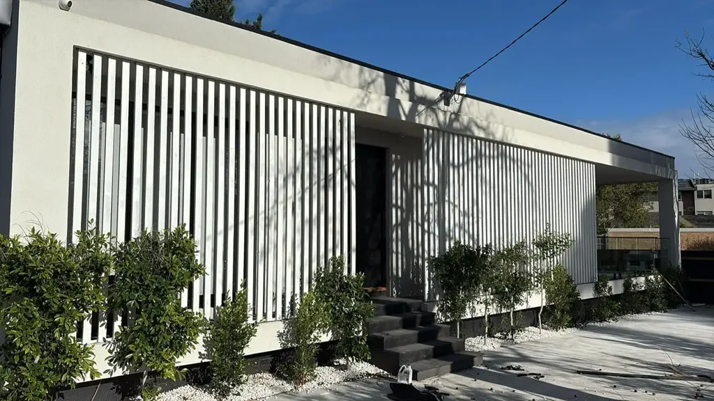 MODERN HOME IN THIS CONVENIENT LOCATION