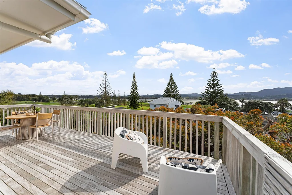 Omaha 3部屋 Entry-Level Kiwiana Charm, With Panoramic Views