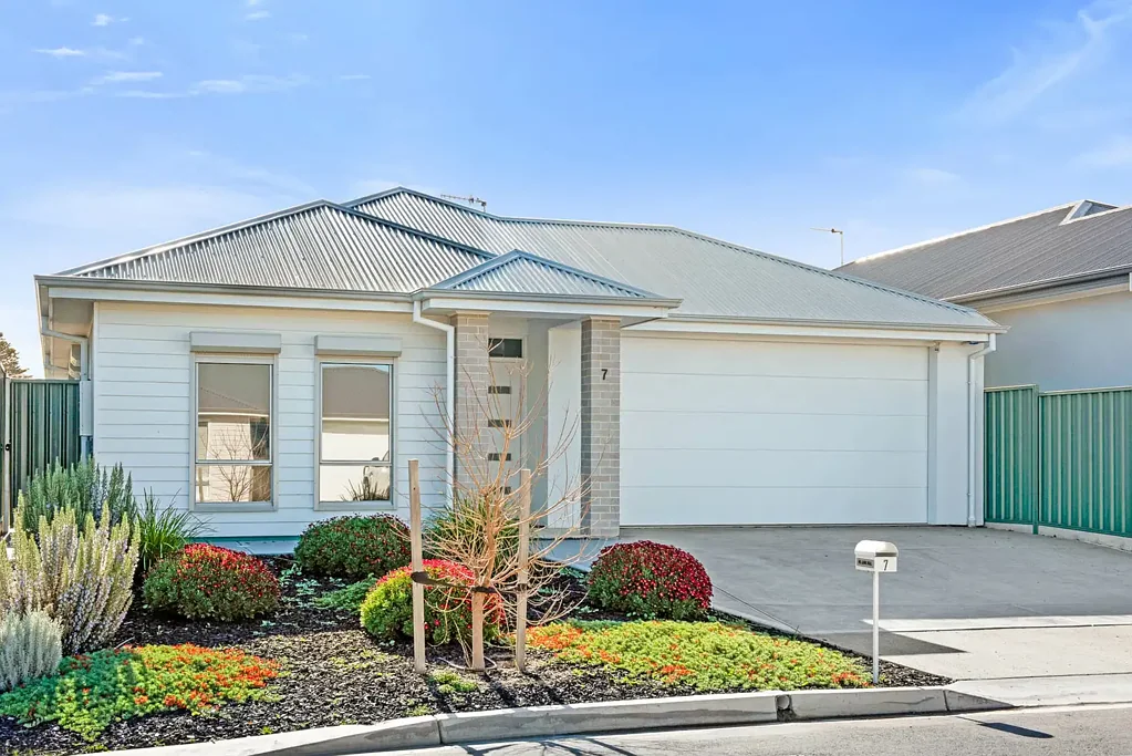 Encounter Bay 3房  Seaside Sophistication in the Heart of the Oakford Estate!