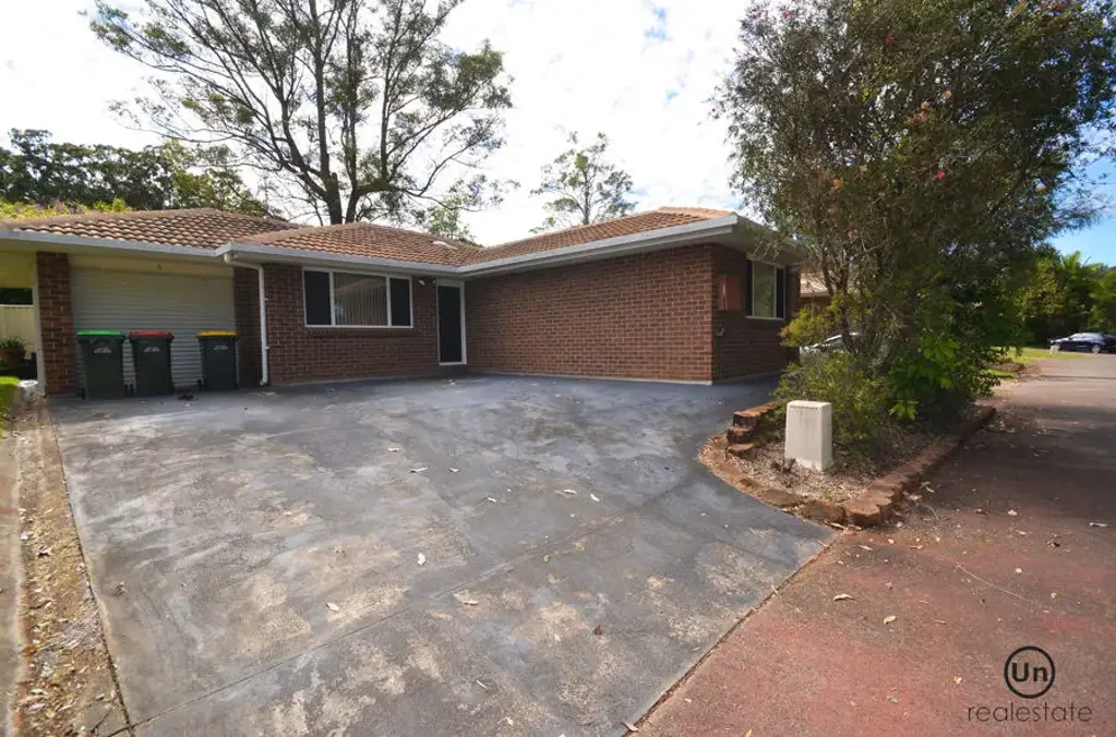 3 bedroom villa in park-like setting
