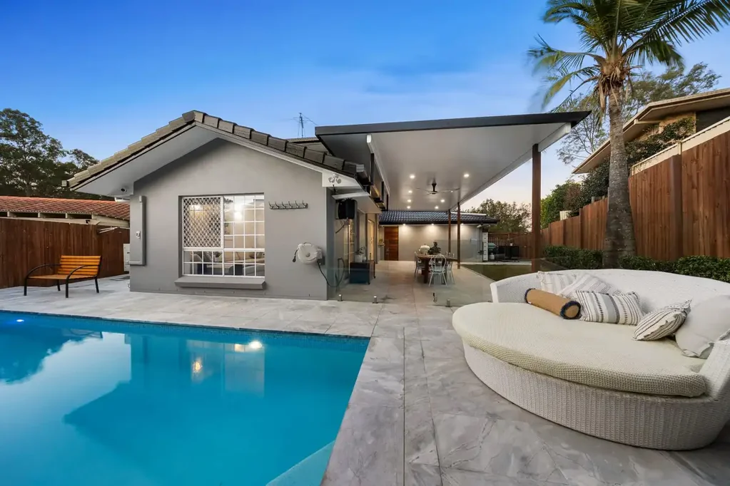 Middle Park 4कमरा Fully Renovated Family Living with Heated Pool & Exceptional Entertaining