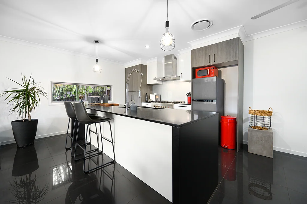 8 Chesterton Street, Pacific Pines, QLD 4211