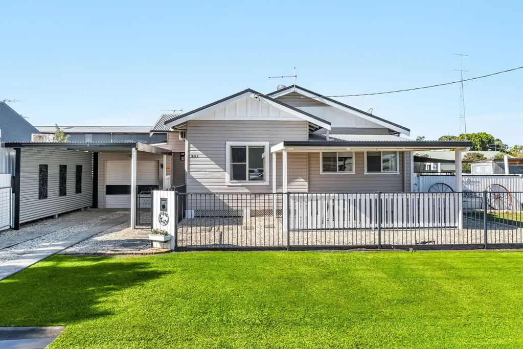 Casino 3 Bedroom 🏡 Charming Character Home Just Moments from Casino’s CBD! 🏡