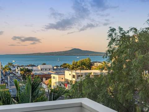 Saint Heliers 4房  Coastal Cachet with Stunning Views