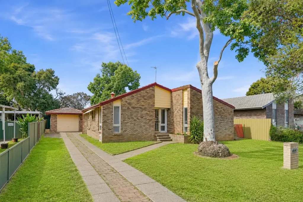 Gunnedah 3房  Freshly Updated Three-Bedroom Home with Space & Potential