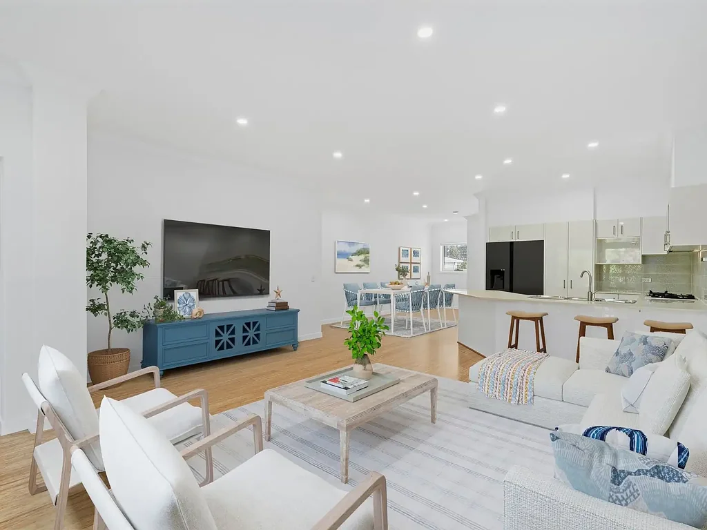 Immaculate 200m2 Coastal Townhouse - Stroll to the Broadwater