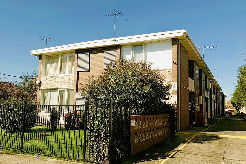 Well Maintained 1 Bedroom Flat