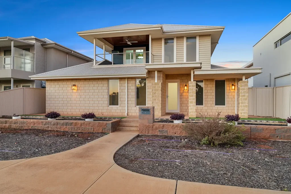 Karlkurla 5房  Kalgoorlie's Amazing Sunsets & Golf Course Views & Room for the Whole Family