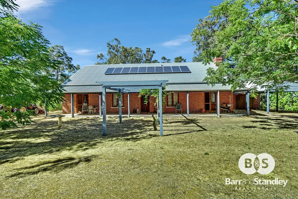Lowden  LIFESTYLE OPPORTUNITY!