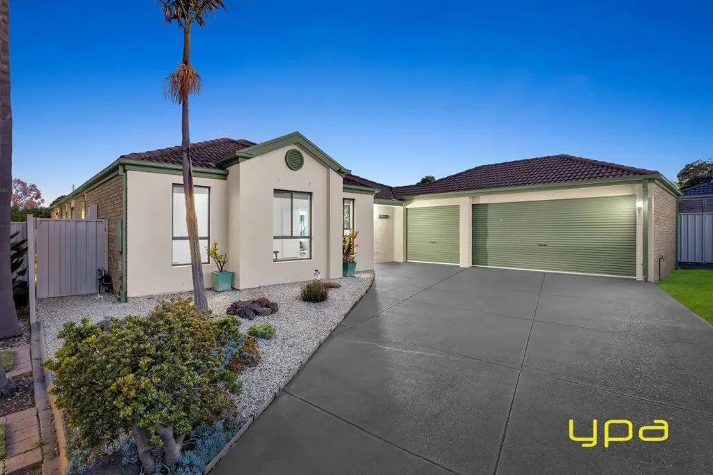 Cranbourne West 5침실 Spacious, Stylish & Family-Focused on 776sqm (Approx.)