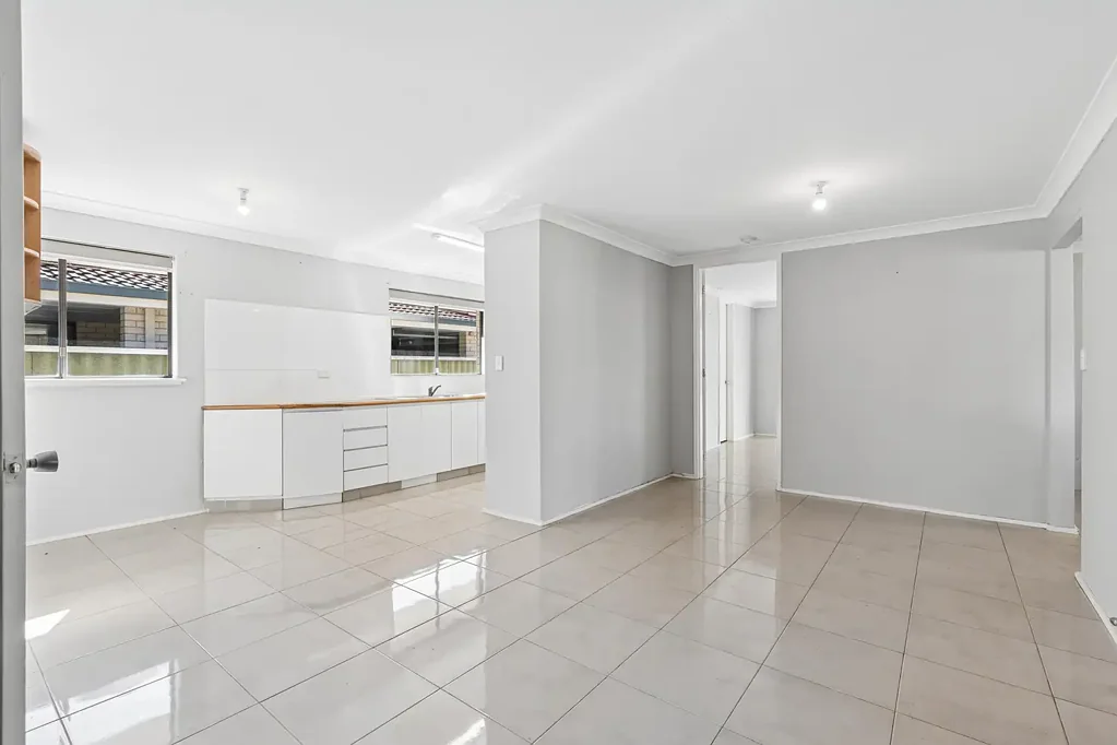 4x2 FAMILY HOME IN THORNLIE