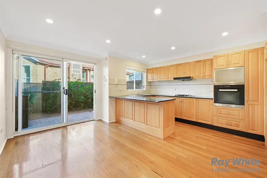 Three Bedroom Townhouse With Spacious Attic