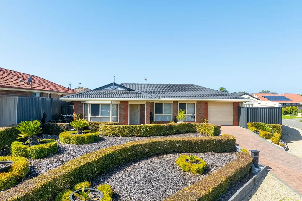Encounter Bay 3Zimmer Security, Serenity and a Lake View for the Life You've Earned.