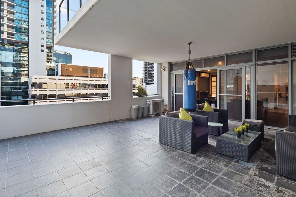 East Perth 1房  Contemporary and Spacious Rise Apartment.