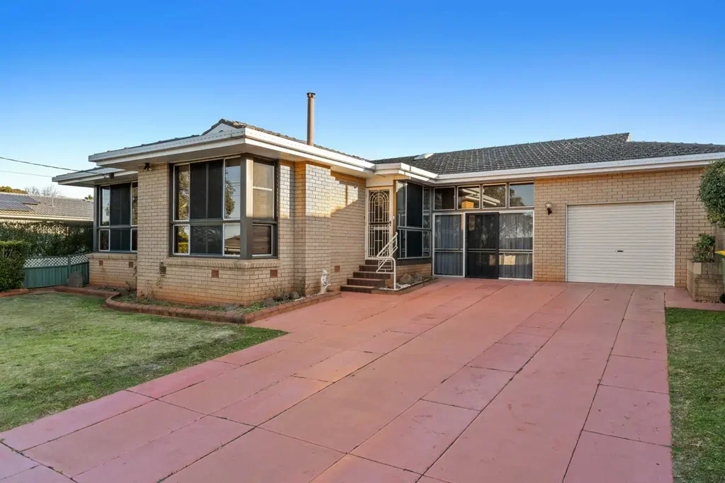Three Bedroom Brick Home in great Location!