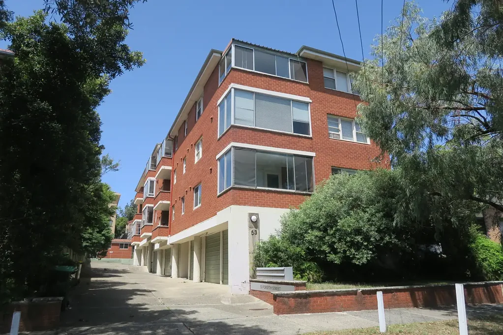 Bright Apartment with Enclosed Balcony & Lock-Up Garage