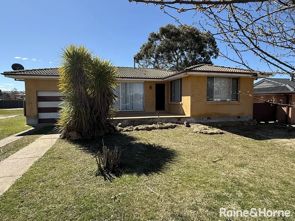 Orange 3ਬੈੱਡਰੂਮ It's An Affordable Home or Investment, with Large Living Areas, Giving a Flexible Layout & a Sunny Back Yard