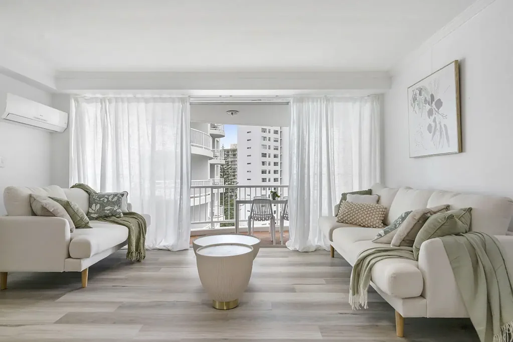 Surfers Paradise 1침실 7.6% Rental Yield - Renovated & Fully Furnished Apartment!