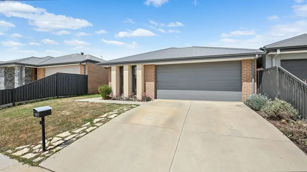 Modern Family Living in Popular Bonshaw