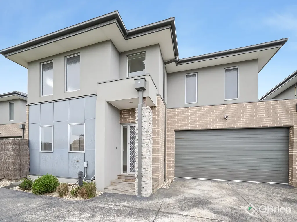 Spacious 3-Bedroom Townhouse in Prime Beachside Location with Modern Comforts