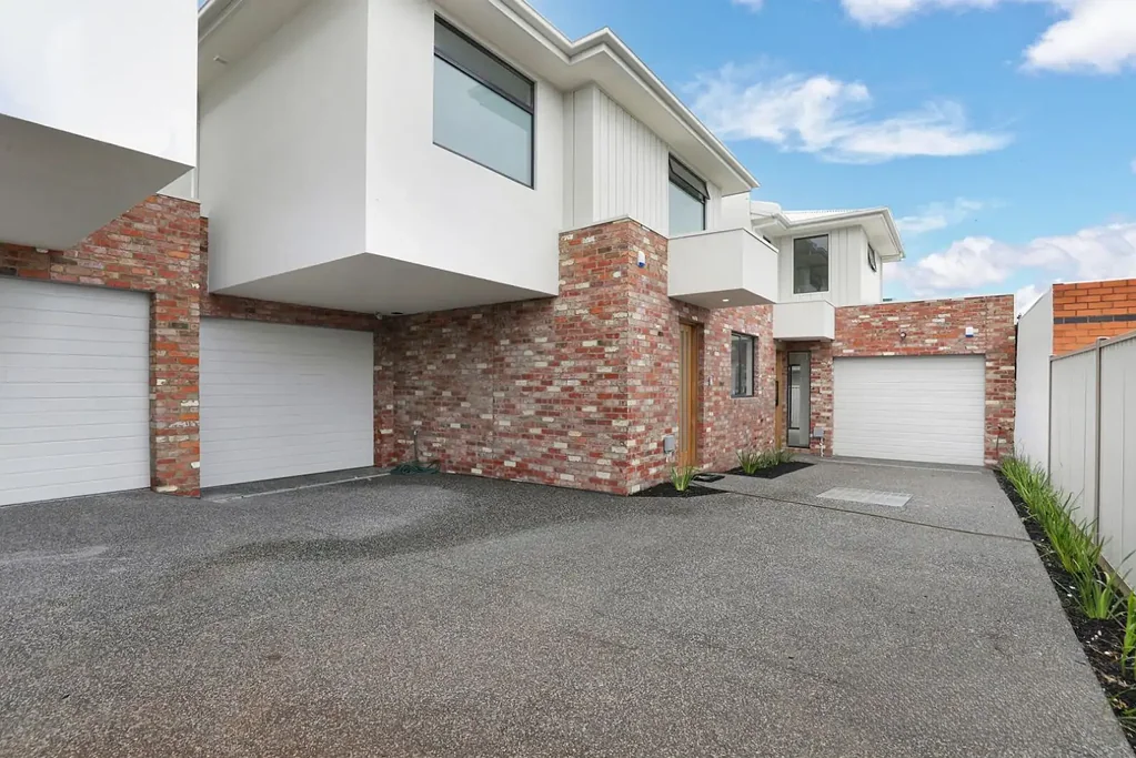 Hadfield 3房 时尚设计 开放式起居 私人露台 免维护生活 便利位置 品质生活 Modern Elegance Meets Everyday Convenience