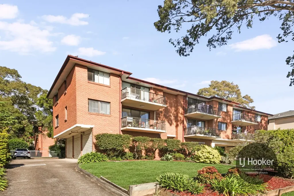 Guildford 2ห้องนอน Sun Filled, Street Facing Unit