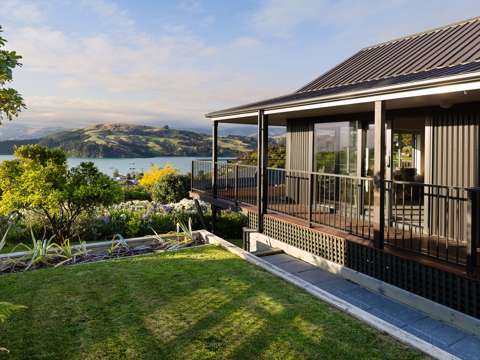 Akaroa 3房  Presented to perfection with endless harbour views