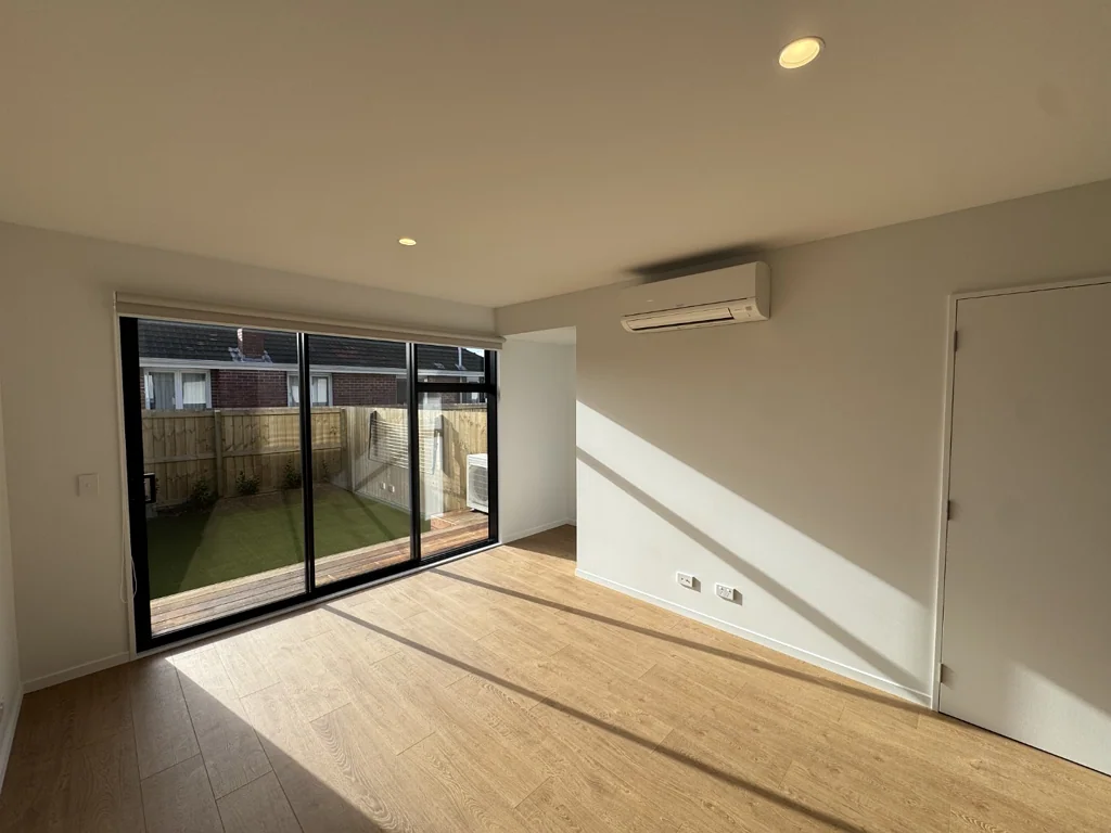 Bordesley Beauty: Modern Townhouse in the Heart of Phillipstown.