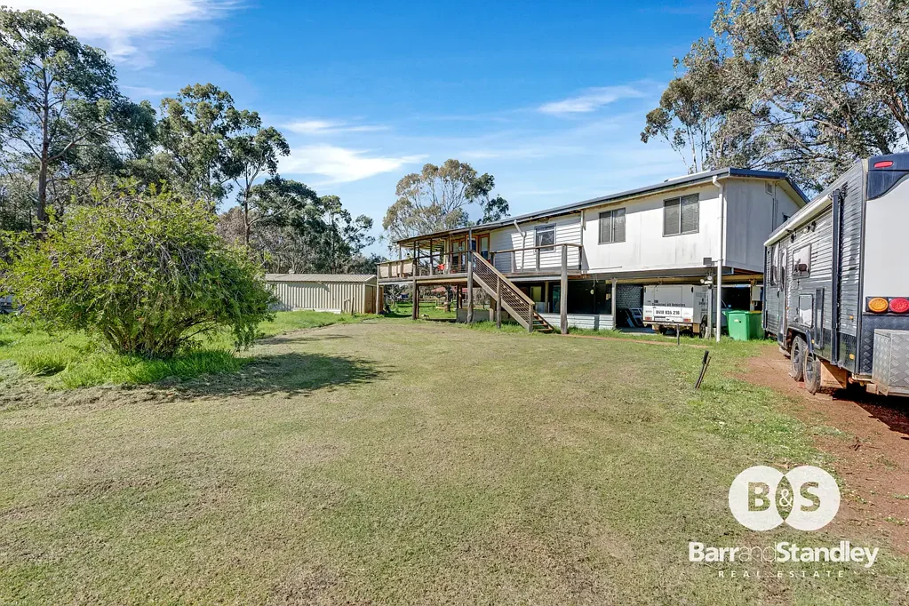 Capel 3 Slaapkamer 3-Bed, 2-Bath Family Home with Large Yard & Parking at 20 Mctaggart Road, Capel
