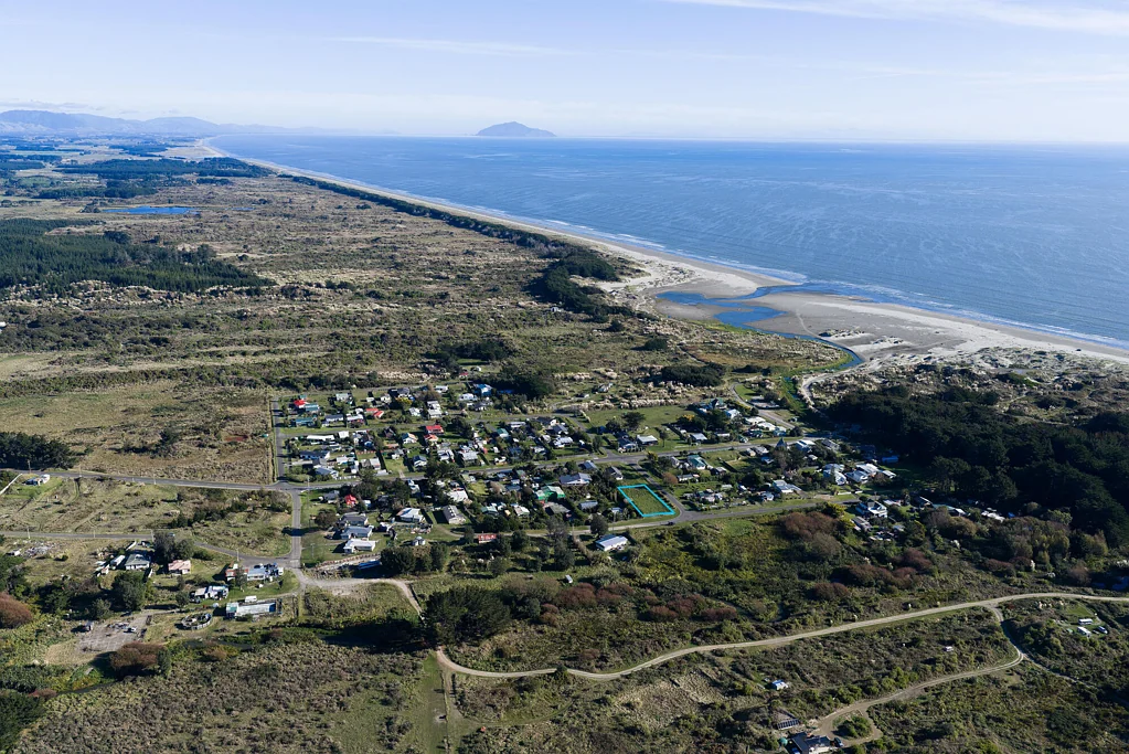 Hokio Beach  Sizeable Hokio Beach Section -