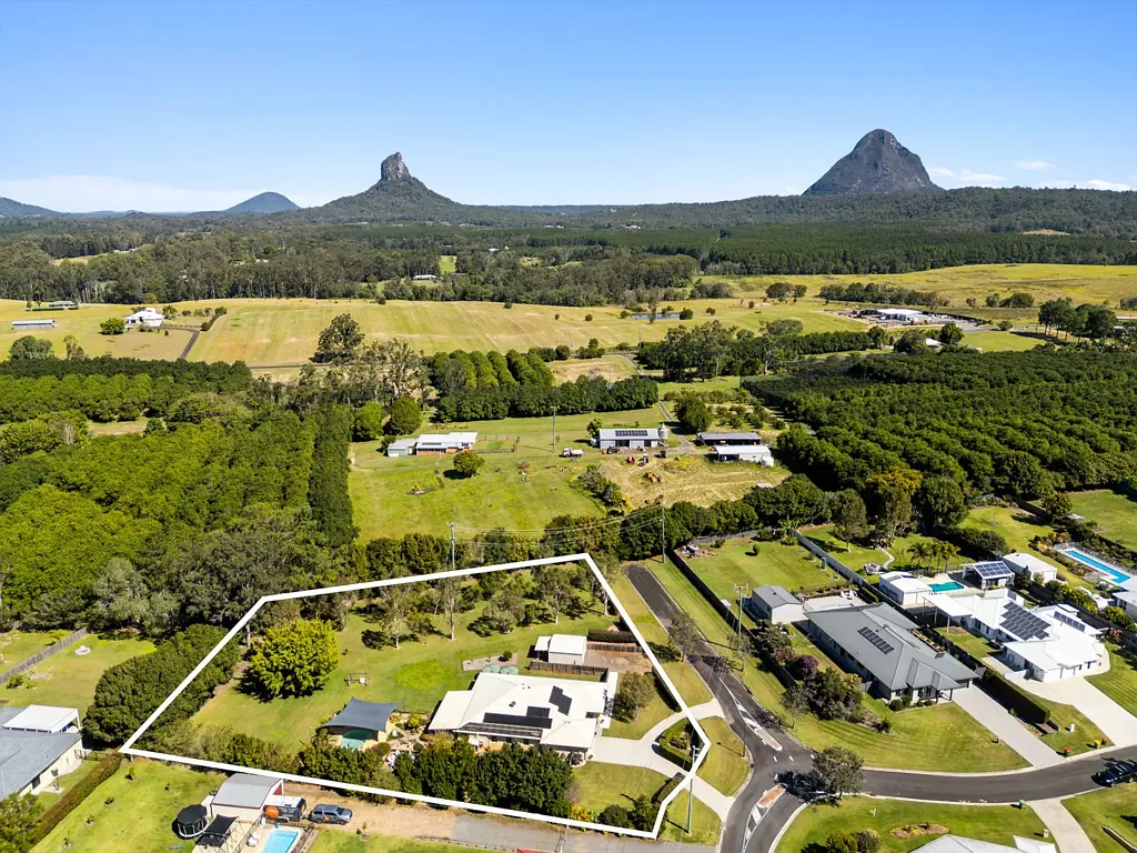 Beerwah 5 Bedroom Tranquil Beerwah Acreage Retreat in the foothills of the Glass House Mountains