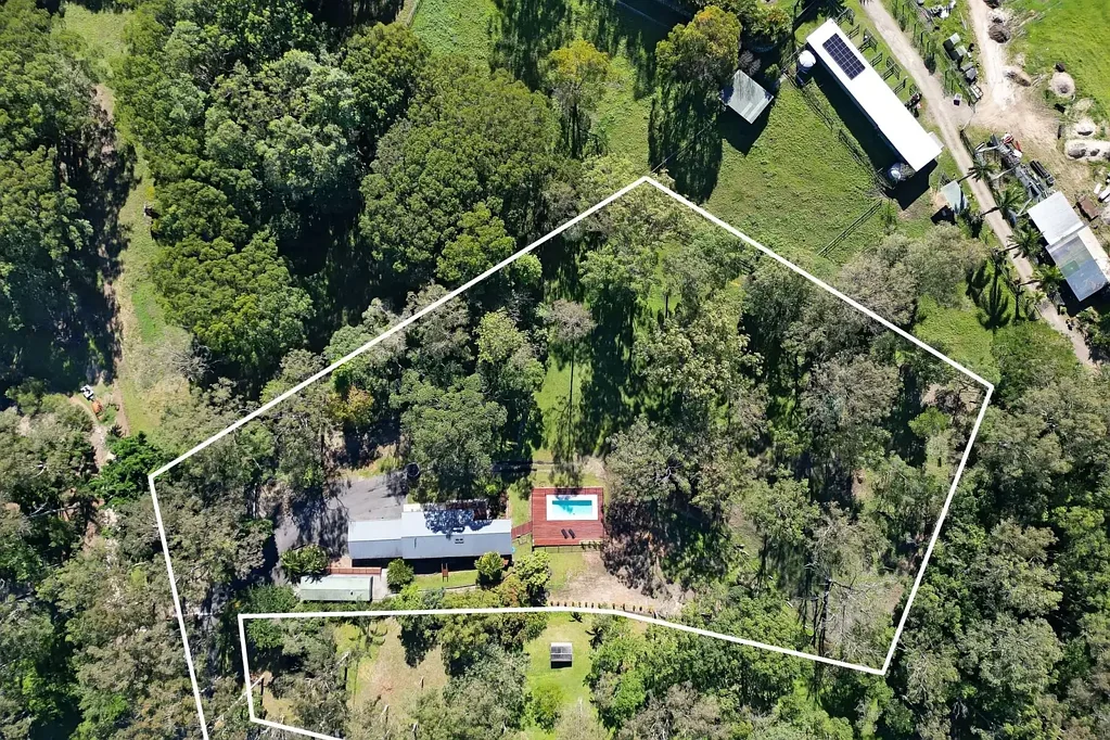 Tallebudgera 4 Bedroom Expansive Family Haven in Prime Tallebudgera Location