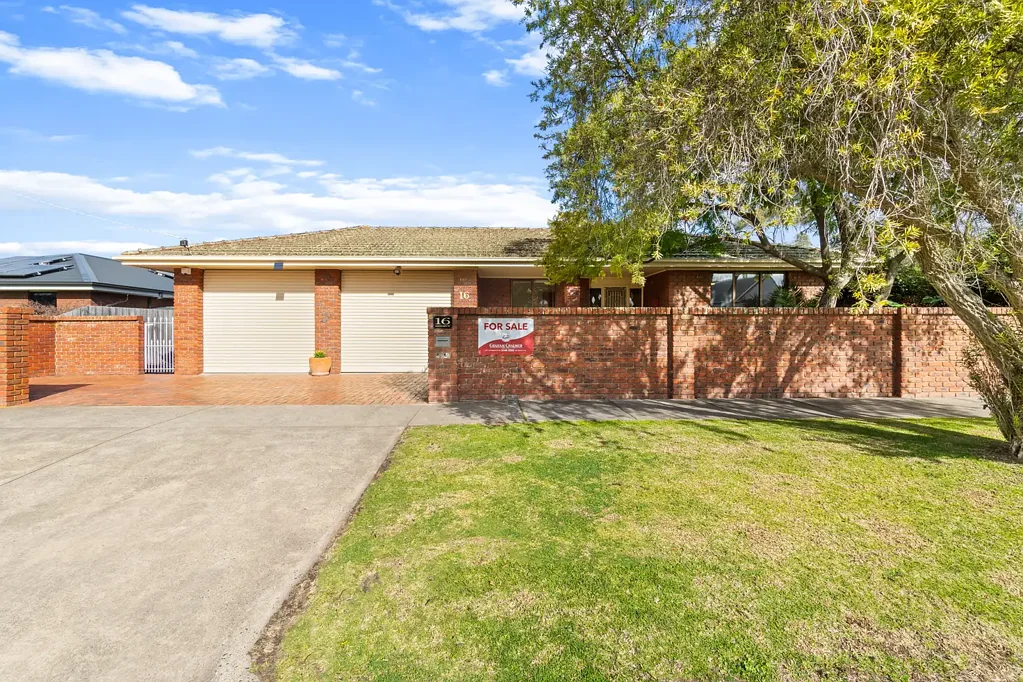 Sale 4 Bedroom Feel at Home on Montgomery Street