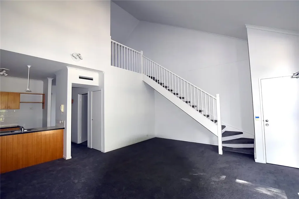 Large split level 3 bedroom garden in community complex